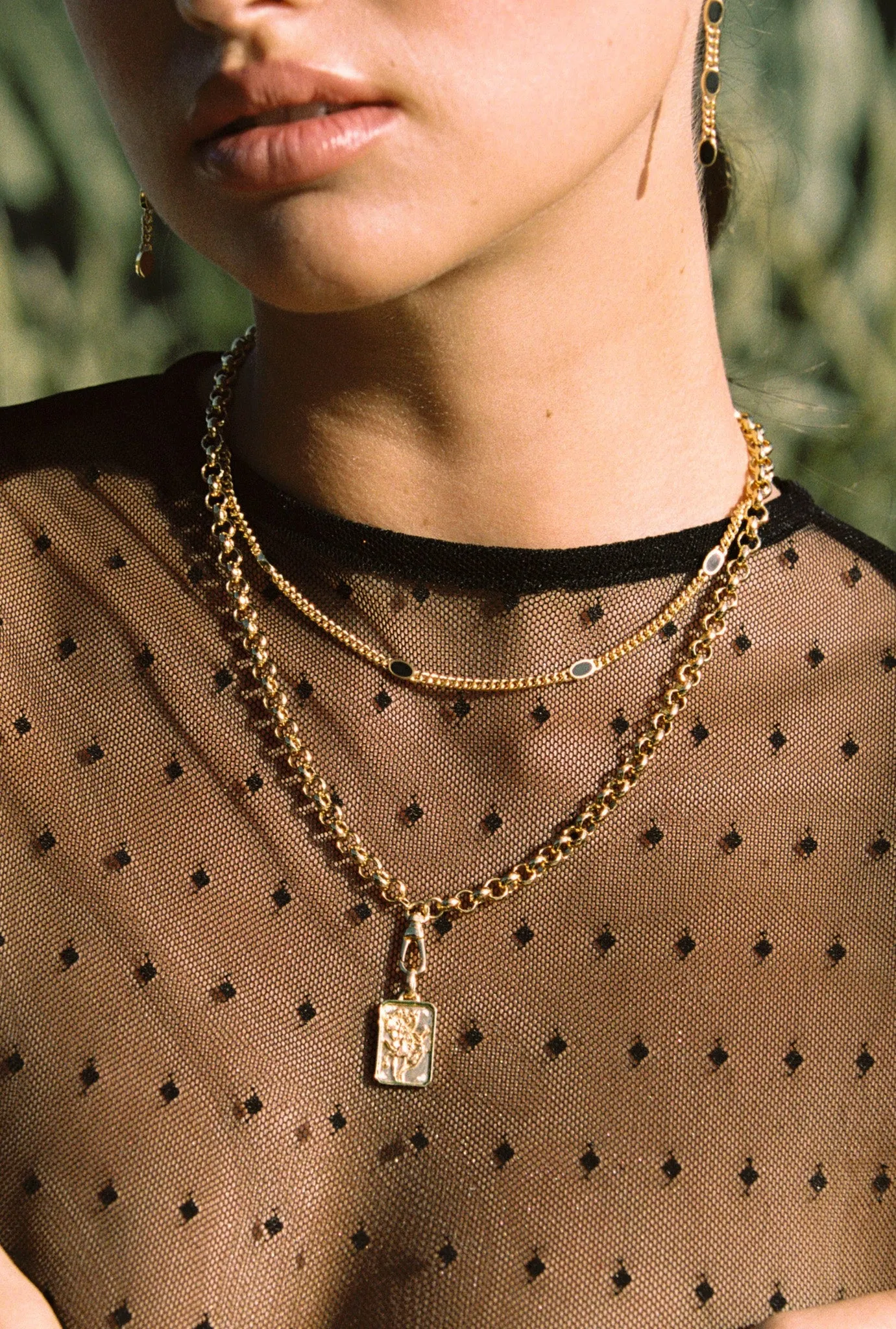 Black dotted chunky chain necklace gold plated 