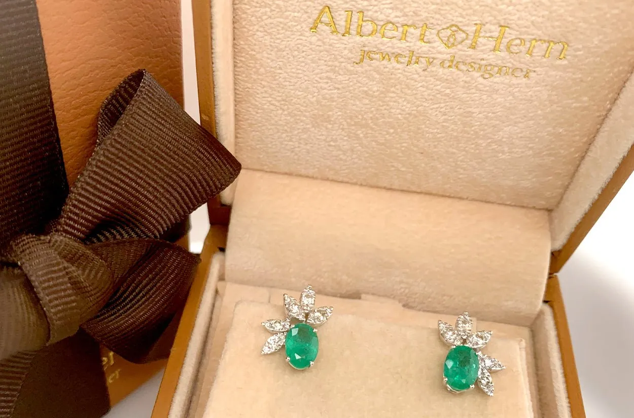 Earrings 18kt White Gold Oval Emerald & Diamonds Flowers