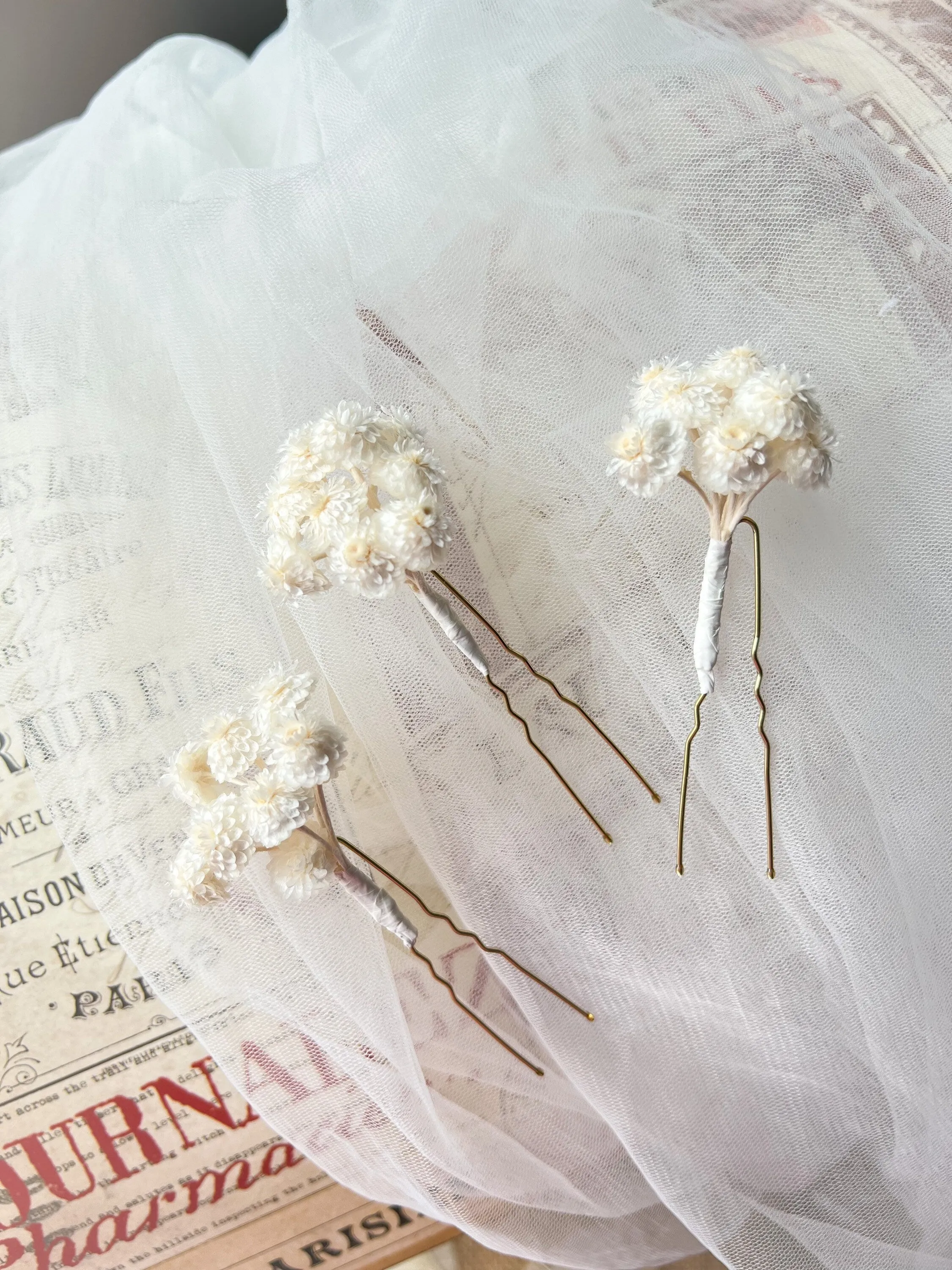 White Dried Flower Hair Pins for Brides, Minimal Wedding Floral Hair Pin Sets, Garden Wedding Mini Flower Bridal Accessories